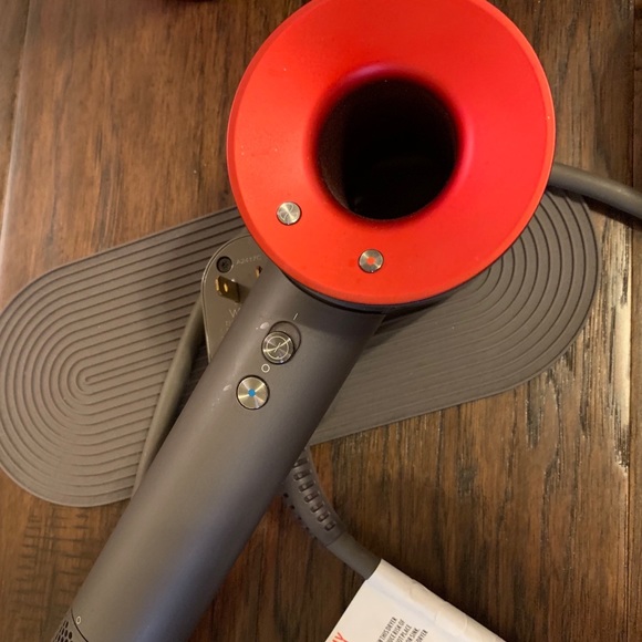 Dyson Supersonic Hair Dryer - Picture 4 of 5